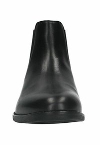 Stivale Chelsea in pelle nera con una silhouette slanciata, texture liscia, punta rotonda e pannelli elastici laterali per una facile calzata.