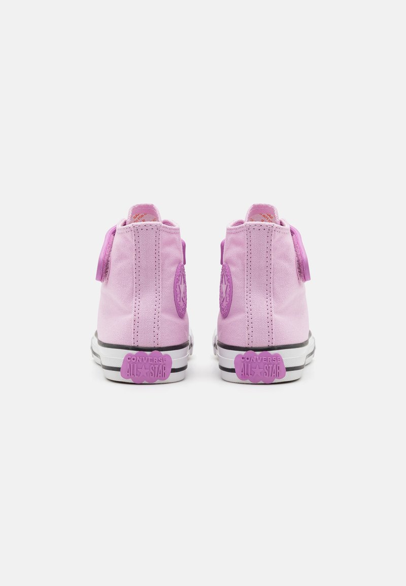 converse chuck taylor 3 strap