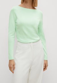 comma Sweter