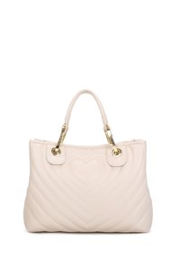 Borsa leggera beige realizzata in pelle trapuntata, con cuciture a forma di cuore, hardware dorato, doppi manici e chiusura superiore con zip.