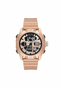 Roségoldene Uhr mit einem strukturierten schwarzen Zifferblatt, das digitale und analoge Anzeigen zeigt, ein Silikonarmband mit eingeprägtem "Armani Exchange" und silbernen Akzenten.