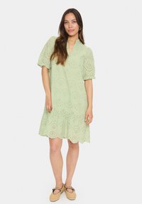 Saint Tropez GELEKSASZ  - Vapaa-ajan mekko - smoke green