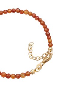 Perlenkette mit runden, facettierten orangen und braunen Steinen sowie metallischen Elementen in goldfarbener Ausführung, einschließlich eines Karabiners und einer Verlängerungskette.