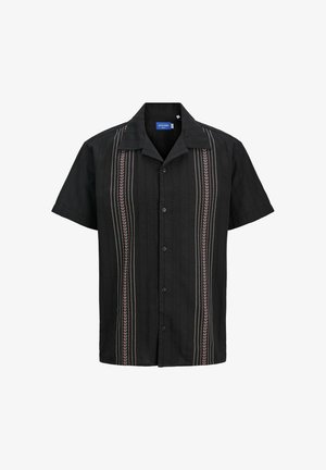 Musthave musta lühikeste varrukatega särk nööpide ees, millel on vertikaalsed mitmevärvilised tikandid ees ja klassikaline krae.