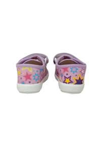 Scarpe in tessuto viola con motivo a stelle gialle, rosa e blu; suole in gomma bianca; cinghia elastica per una facile vestibilità; vista posteriore.