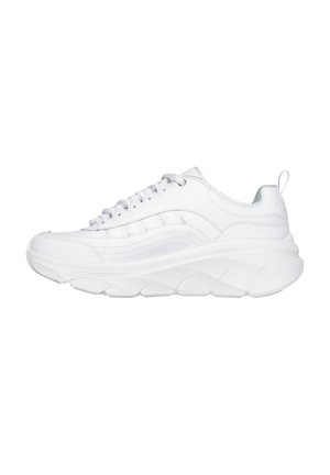 Sneakers atletici bianchi con tomaia in pelle liscia, design texturizzato, suola spessa e chiusura con lacci. Presentano dettagli sottili sui lati.