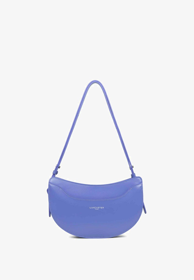 Borsa a spalla in pelle viola liscia, caratterizzata da una forma curva, chiusura con zip superiore e dettagli di cucitura sottili. Nome del marchio impresso sul fronte.
