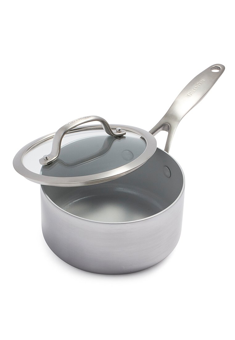 Edelstahl-Topf mit glatter, silberner Oberfläche, einem Glasdeckel und einem stabilen, verlängerten Griff. Innen unbeschichtet und glänzend.