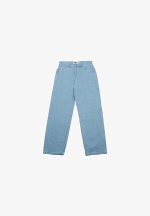 Lys blå denimjeans med høj talje, lige benudskæring, fem-lomme-design og synlige syninger. Ingen decorationer eller mønstre.
