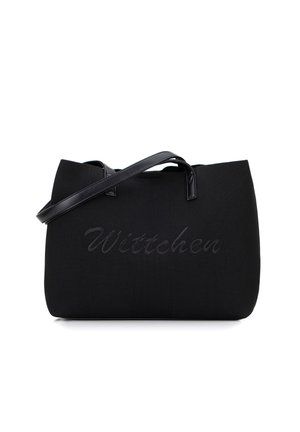 Zwarte totebag met een gestructureerd oppervlak, voorzien van een gestikt logo. Het heeft dubbele draaghandvatten en een gestructureerde vorm.