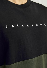 Jack & Jones LOGO RUNDHALS - Print T-shirt - black