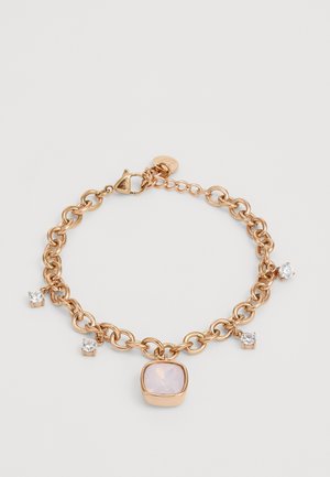 Bracciale a catena in oro rosa con una pietra quadrata centrale e quattro accenti scintillanti, con chiusura a moschettone.