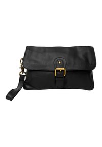 Clutch in pelle nera con patta ripiegabile, accessori in ottone, tracolla regolabile e texture liscia. Dotata di chiusura a fibbia.