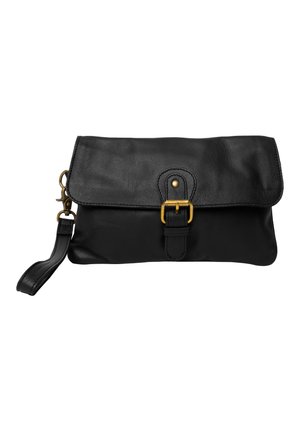 Schwarze Leder-Clutch mit einem umschlagbaren Deckel, Akzenten aus Messing, verstellbarem Handgelenkriemen und glatter Textur. Verfügt über einen Schnallenverschluss.