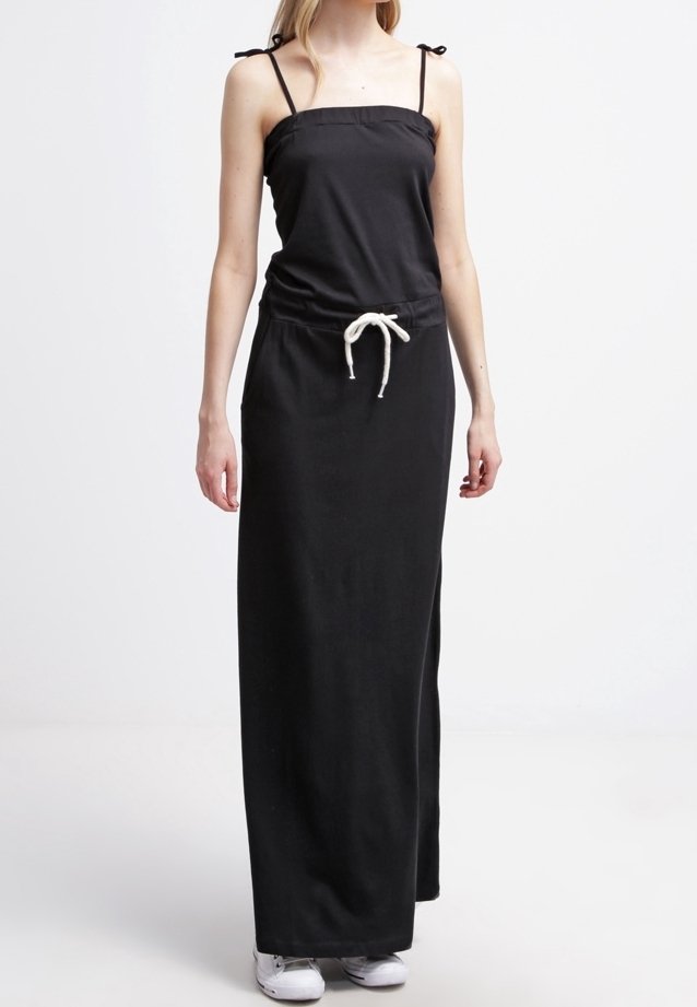 Sort maxi kjole med slanke stropper, justerbare bånddetaljer ved skuldrene, indsnævret talje med snor, blødt stof og ankellængde design.