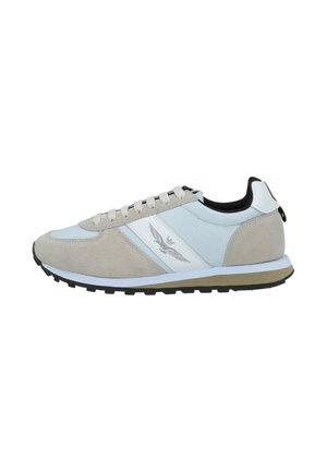 Scarpe sportive con una tomaia sintetica azzurro chiaro, dettagli in suede grigio, strisce laterali bianche e suola nera. Presentano un design con lacci.