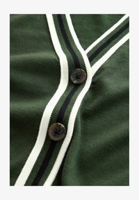 Nevybráno, dark khaki green tipped