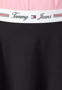 Tommy Jeans LOGO WAISTBAND SKIRT - Minisukně - black
