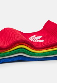 adidas Originals TR CREW S 6PACK - Ponožky - white/blue bird/green