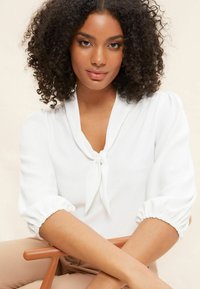Friends Like These Blusa - white