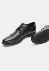 Bata Alkalmi fűzős cipők - nero