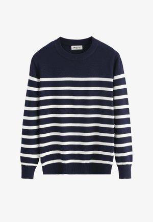 Pull bleu marine à col rond avec des rayures horizontales blanches uniformément espacées sur le corps et les manches, avec des poignets et un ourlet côtelés.