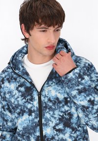 Mo Jas - blue multicolor
