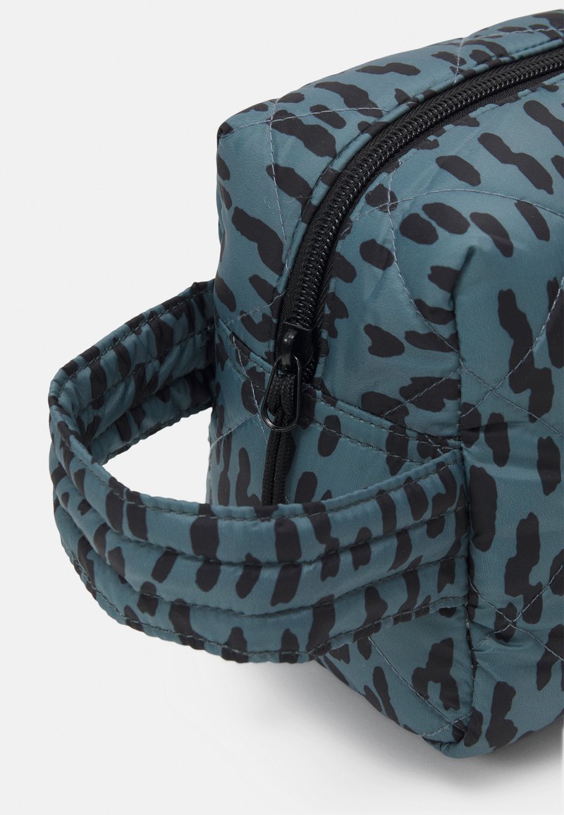 Damen Handtaschen | DAY ET RE-Q DROPS BEAUTY Kosmetiktasche goblin blue/blau - UW62214 Damen Handtaschen | DAY ET RE-Q DROPS BEAUTY Kosmetiktasche goblin blue/blau - UW62214