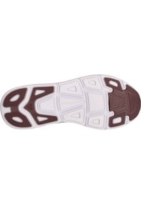 Kengänpohja, jossa on valkoinen ja tumma ruskea kumimuotoilu. Omistaa teksturoidun pidon kuviot ja erilaisia geometrisia leikkauksia pitoon.