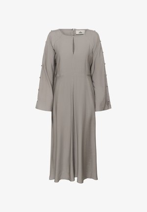 Langes graues Kleid mit Ausschnitt in Tropfenform, langen weiten Ärmeln, verziert mit kleinen, mit Stoff überzogenen Knöpfen, und einem Reißverschluss auf der Rückseite.