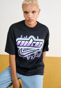 Nike Sportswear DANCE TEE - Apdrukāts T-krekls - black