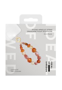 Polsbandje voor telefoon gemaakt van meerkleurige boho-kralen in tinten oranje, roze en crème, met een gouden metalen lus voor bevestiging.