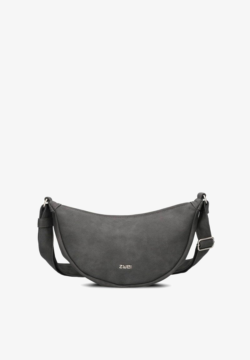 Borsa a tracolla in pelle grigia a forma di mezzaluna, con tracolla regolabile e dettagli in metallo argentato. Presenta una superficie liscia e una marcatura discreta.
