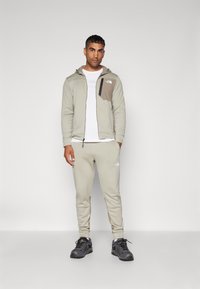 The North Face Jakna od flisa - clay grey/cavern grey