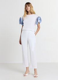 Calliope A CAROTA - Stoffhose - bianco ottico