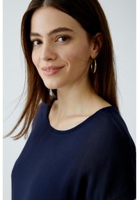 Oui AYANO - T-Shirt basic - darkblue