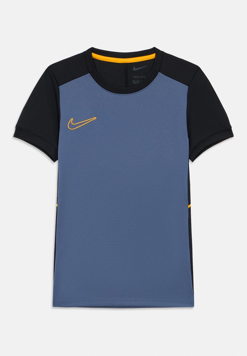 Camiseta deportiva de Nike con un frente azul, mangas negras y detalles amarillos. Fabricada con material que absorbe la humedad, tiene un cuello redondo.