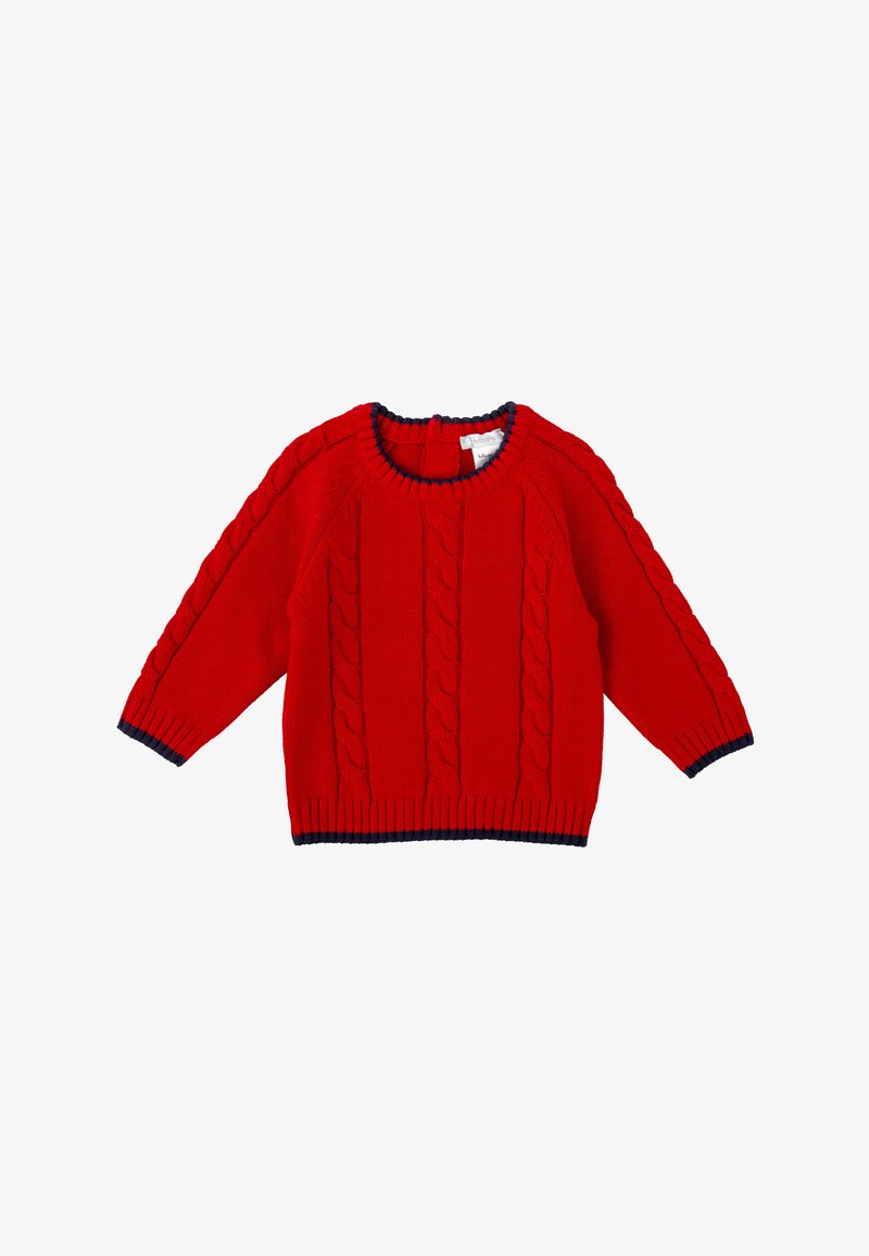 Pull en tricot rouge avec un motif en maille torsadée, col rond, et finitions côtelées bleu marine aux poignets et à l'ourlet. Texture douce et manches longues.