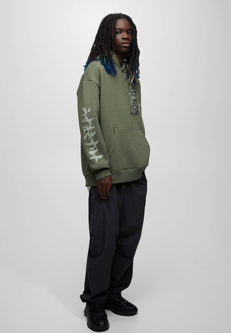 PULLu0026BEAR NARUTO - Hoodie - evergreen - Zalando.ie