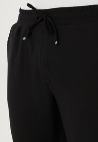 Pantaloni de trening - black