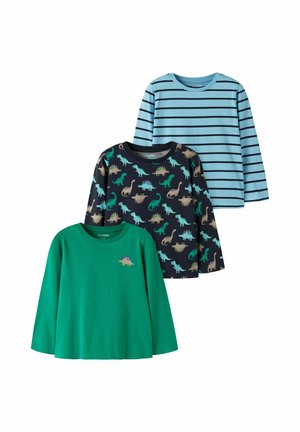 Drei langärmelige Kinderhemden: eins grün mit kleinem Dinosaurier, eins navy mit mehrfarbigem Dinosauriermuster, eins hellblau mit schwarzen Streifen.
