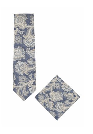 Set van stropdas en pochet met een ingewikkeld beige en grijs bloemen paisleypatroon op een blauwe achtergrond.