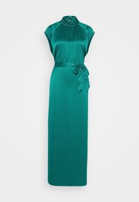 Teal satin klänning med hög hals, korta ärmar och midjeharness. Tyget har en mjuk textur och en flödande silhuett.