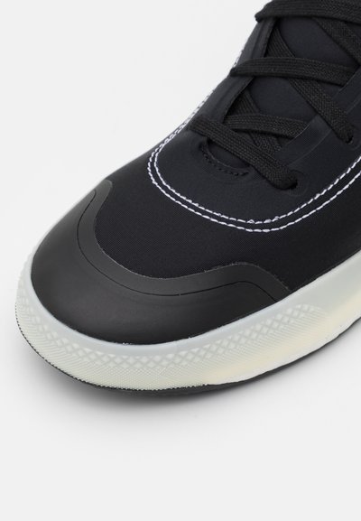 adidas by Stella McCartney ASMC TREINO MID - Sapatilha de treino - core black/cloud white/offwhite