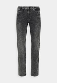 Jeans de mezclilla negra con una textura desgastada, corte recto y diseño de cinco bolsillos. Cuenta con pasadores de cinturón clásicos y cierre de cremallera.