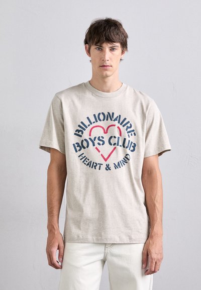 Billionaire Boys Club HEART & MIND STENCIL LOGO - Nyomott mintás póló - oat