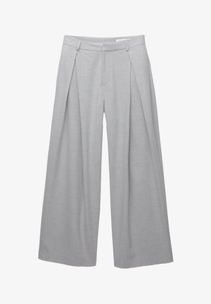 Světle šedé široké kalhoty vyrobené z texturované látky, s předními sklady, poutky na pásek a přizpůsobeným pasem. Bez viditelných zapínání.