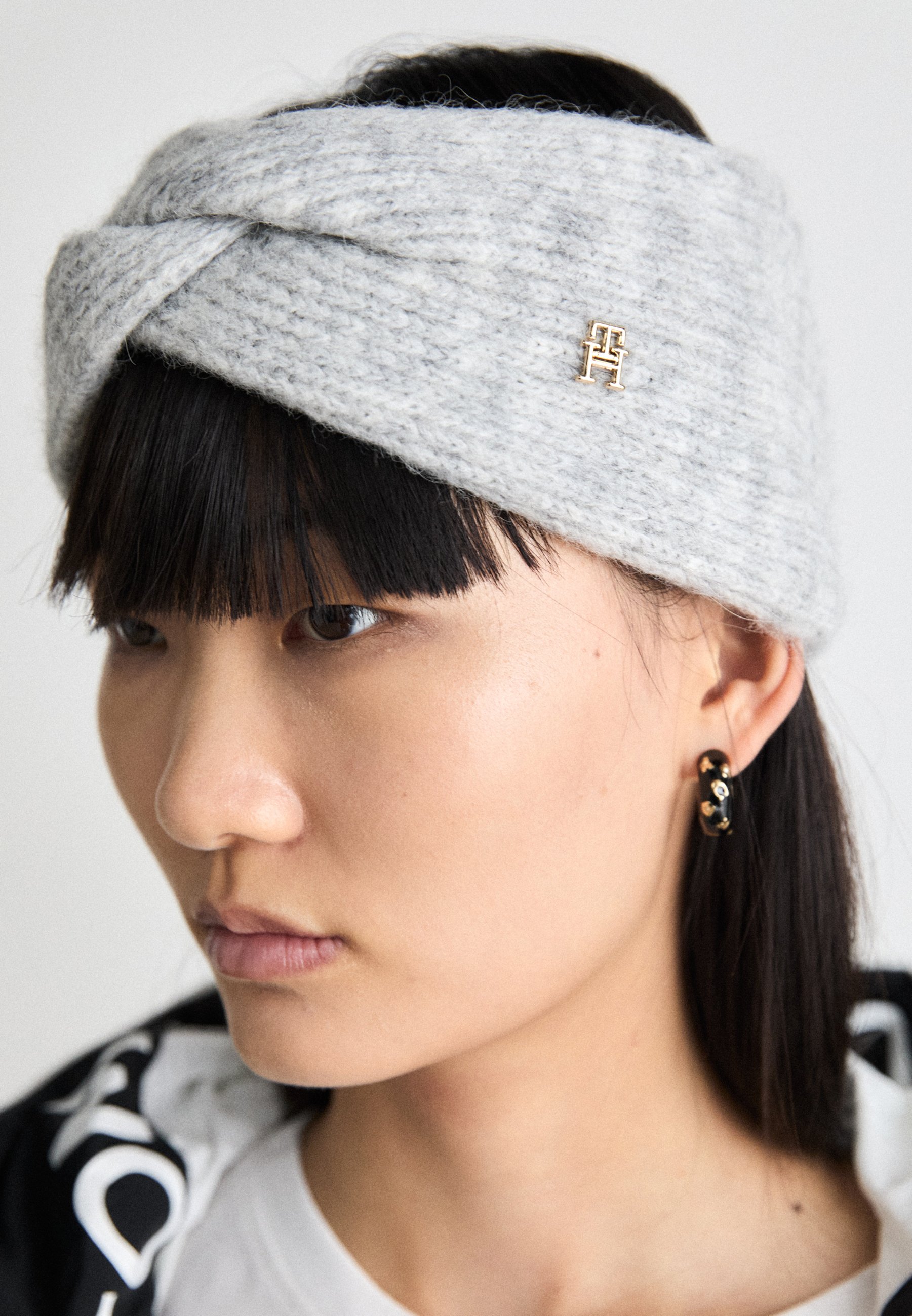 SABBOT Damen Stirnband Mit Fleece – Winter Ohrenwärmer In Gelb/Grau, Handgestrickt & Vegan