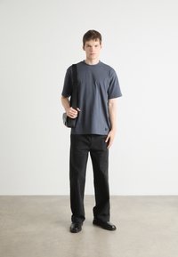 Calvin Klein Jeans LABEL RELAXED TEE - Osnovna majica kratkih rukava - ebony