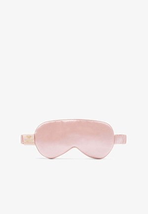 Masque de sommeil en soie de couleur rose pâle avec une texture douce. Il comporte un bandeau élastique pour un ajustement sécurisé et une petite étiquette sur le côté.